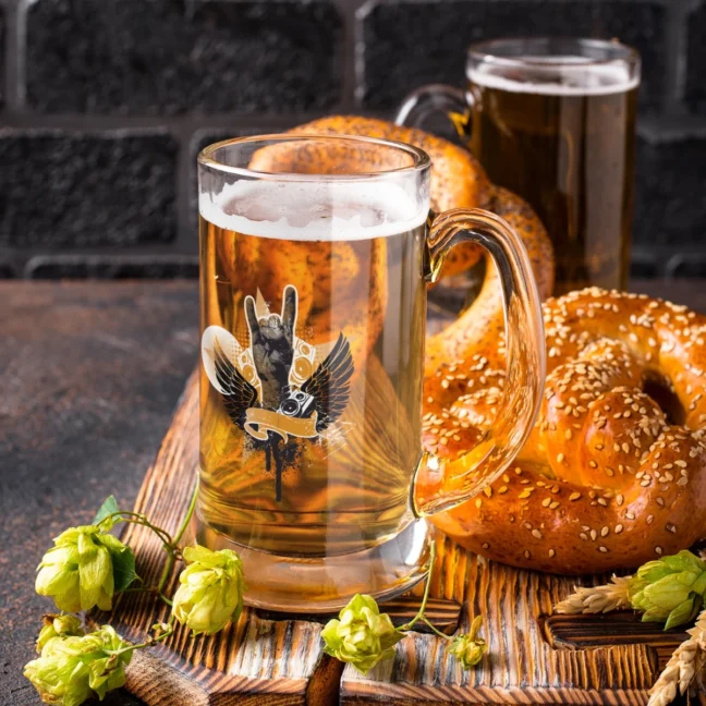 The Rare Parrot alpaca pint glass  Beer pint glass